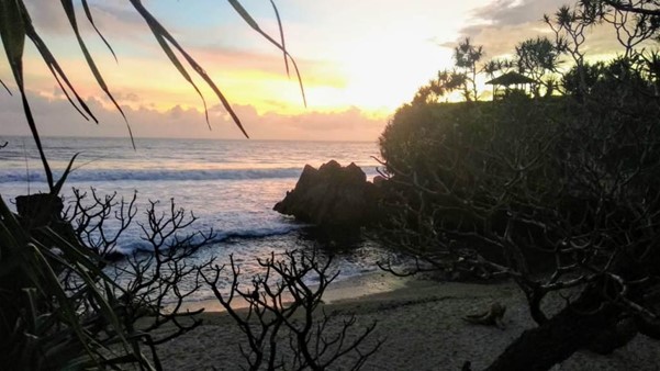 Pantai Nglolang